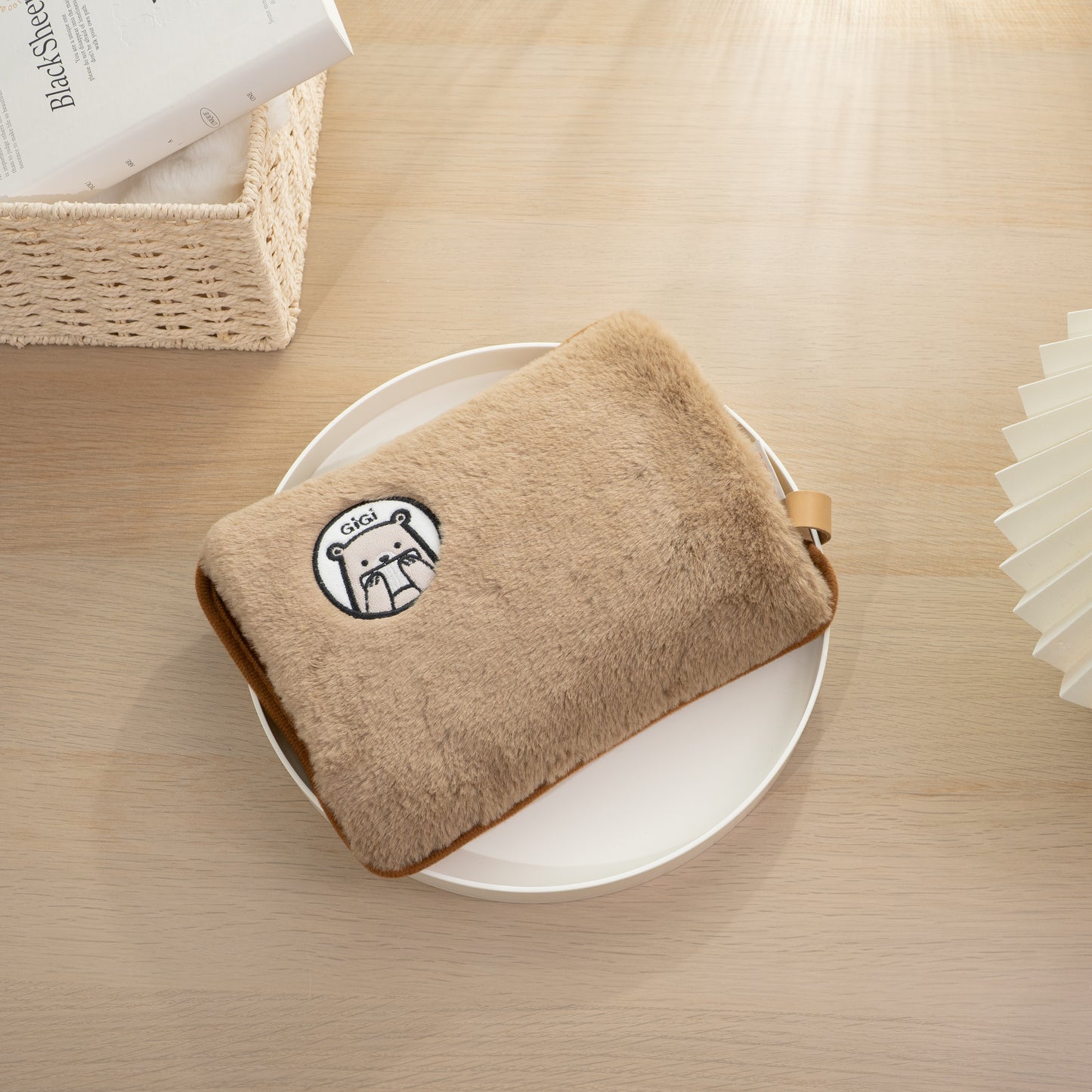 กระเป๋าน้ำร้อนไฟฟ้าพี่หมี GiGi - เติมน้ำให้เลย